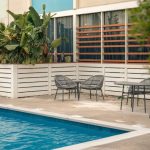 Comment bien choisir le revêtement autour de sa piscine pour allier esthétique et sécurité ?