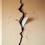 Fissure mur maison : les origines du problème et les solutions pour y remédier efficacement