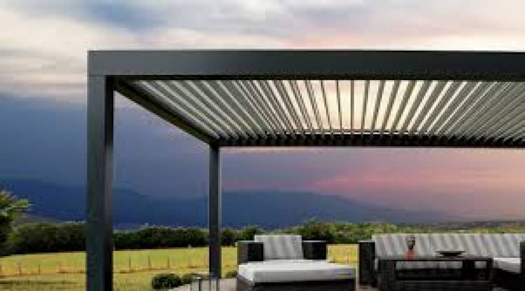 Pergola bioclimatique adossée ou autoportée : quelle configuration privilégier